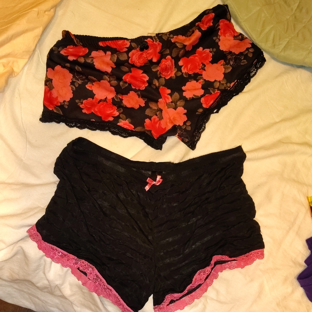 Floral Lace Women's Panties - Black and Pink